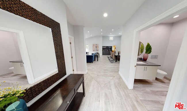 Foto del edificio - 10331 La Grange Ave