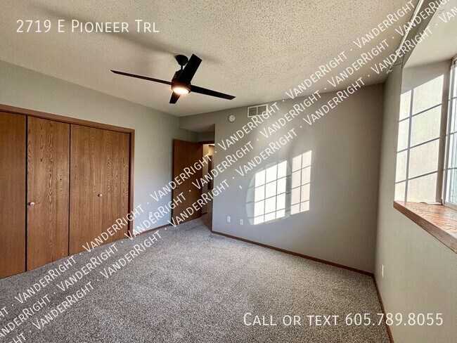 Foto del edificio - 2719 E Pioneer Trail