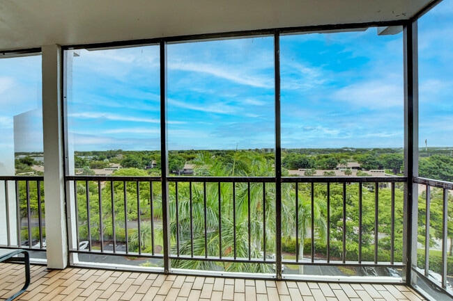 Foto del edificio - 6845 Willow Wood Dr