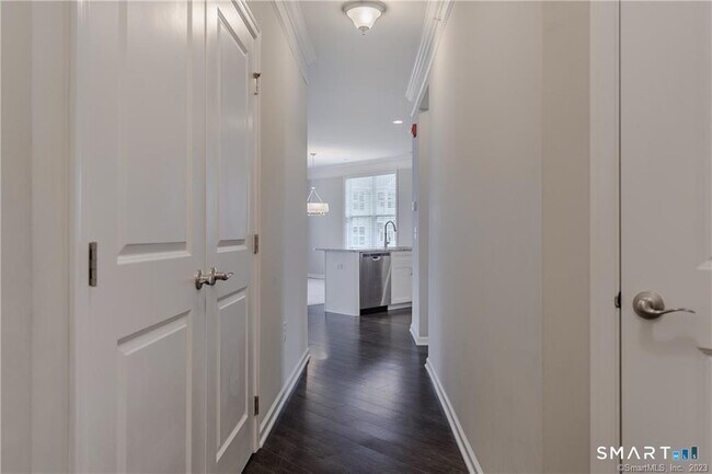Foto del edificio - 822 Center Meadow Ln