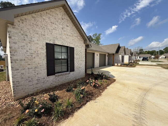 Foto del edificio - Saddle Creek