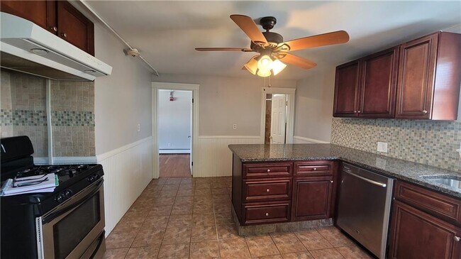 Building Photo - 2 Thornton Ave