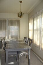 Building Photo - 600 E 21st St