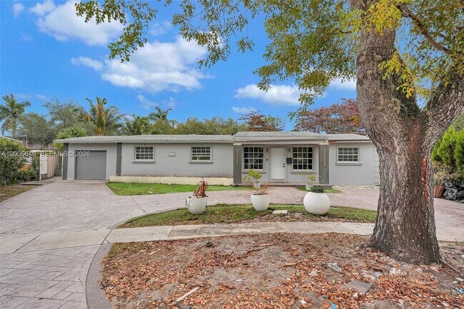 Foto del edificio - 18600 NE 7th Ct