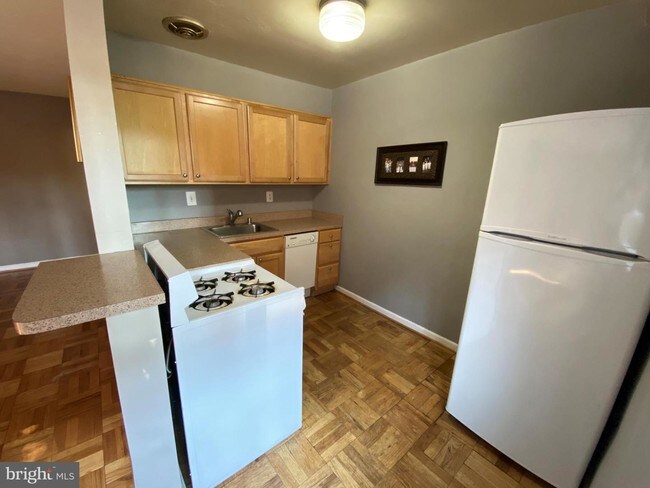 Foto del edificio - 5112 MacArthur Blvd NW