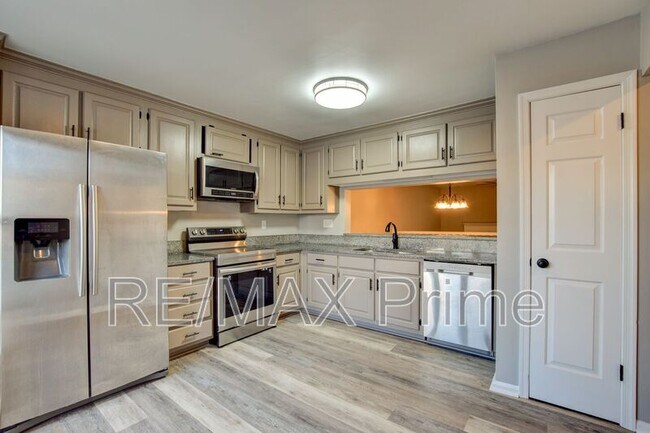 Foto del edificio - 740 S Lake Cir