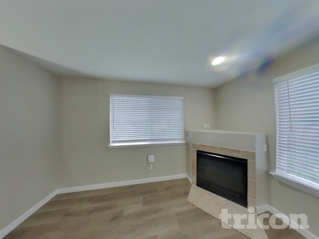 Foto del edificio - 217 81st Dr SE