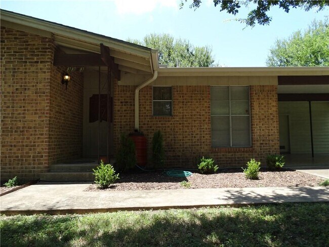 Foto del edificio - 3313 Touchstone St