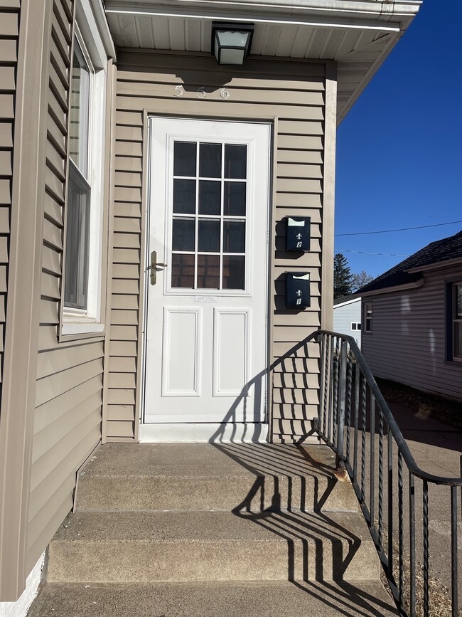 251 Crowell 4 - 556 E 5th St