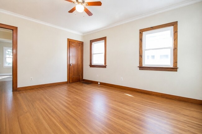 Building Photo - 1467 Crestwood Rd