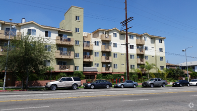 Building Photo - 11919 S Figueroa St