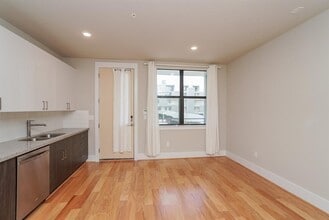 Building Photo - 2401 Crawford St