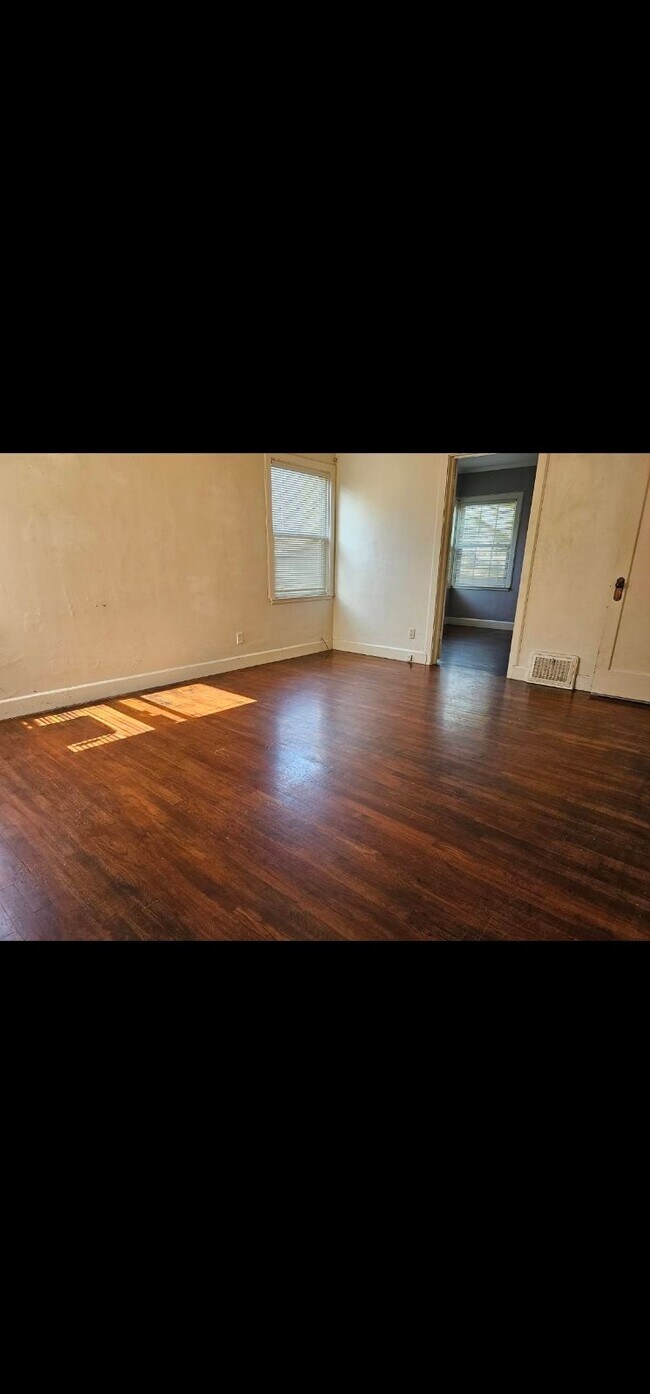 Foto del edificio - 895 E Cross Ave