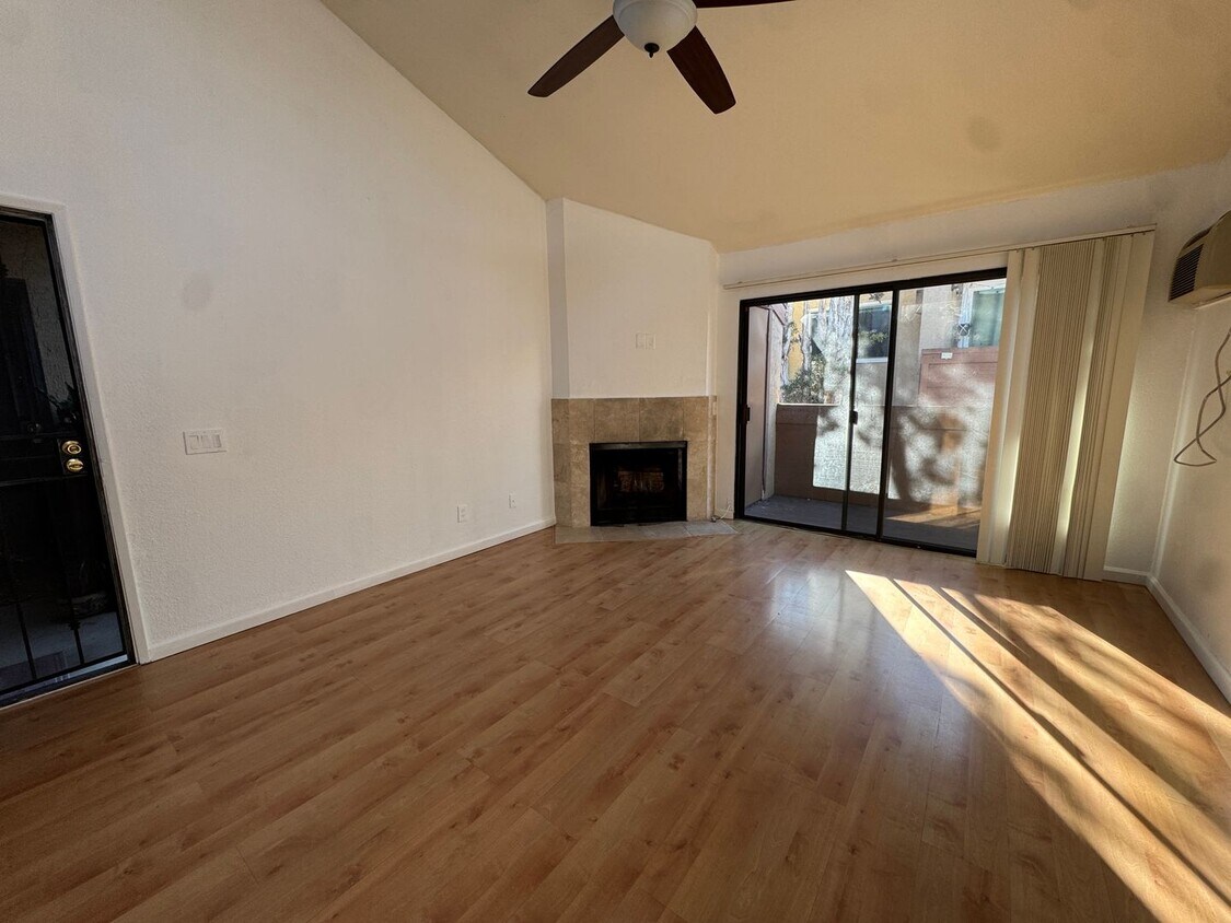 Primary Photo - Beautiful Condo in Bonita