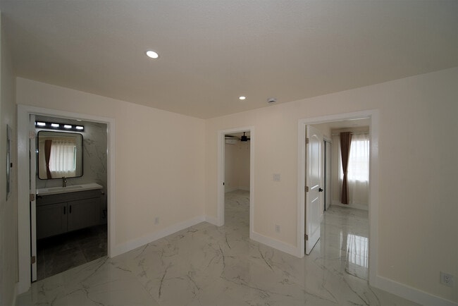 Building Photo - 2074 Hoolaulea St