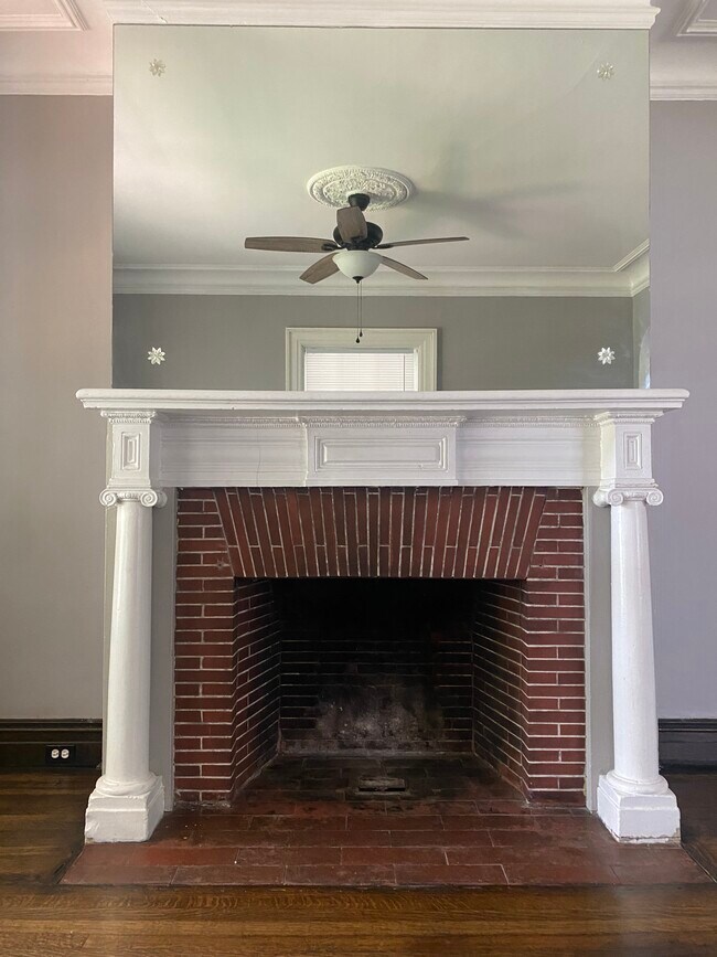 Foto del edificio - 104 Manning Blvd