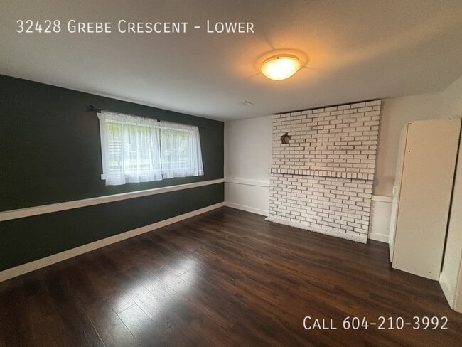 Building Photo - Basement with Backyard