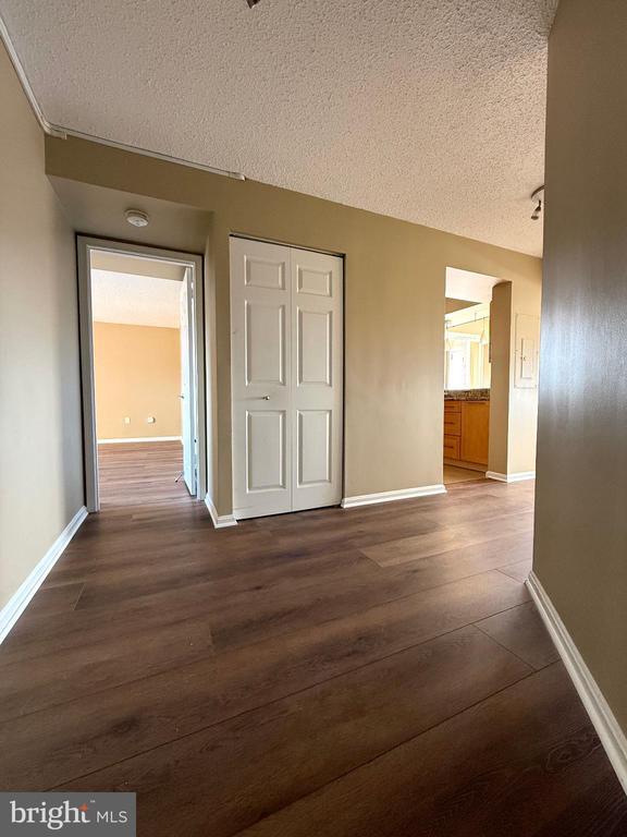 Foto del edificio - 10101 Grosvenor Pl