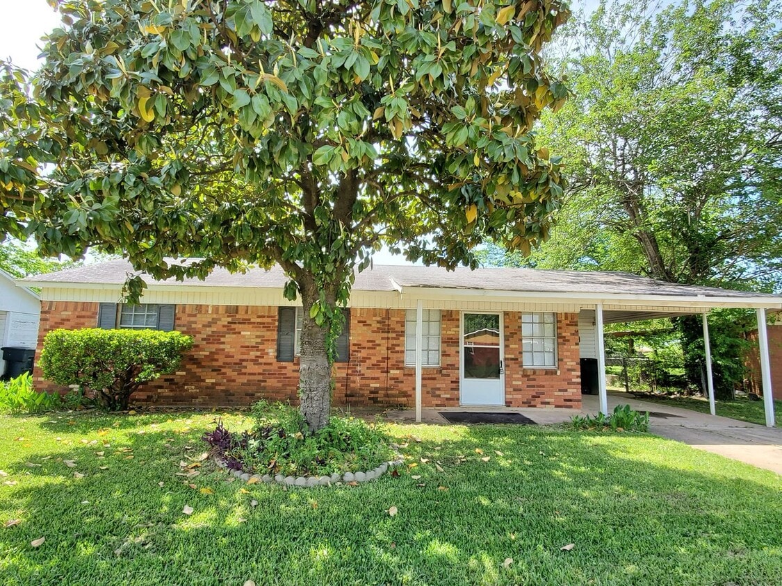 Primary Photo - Southern Terrace - Just around the corner from Airline and Shed Road