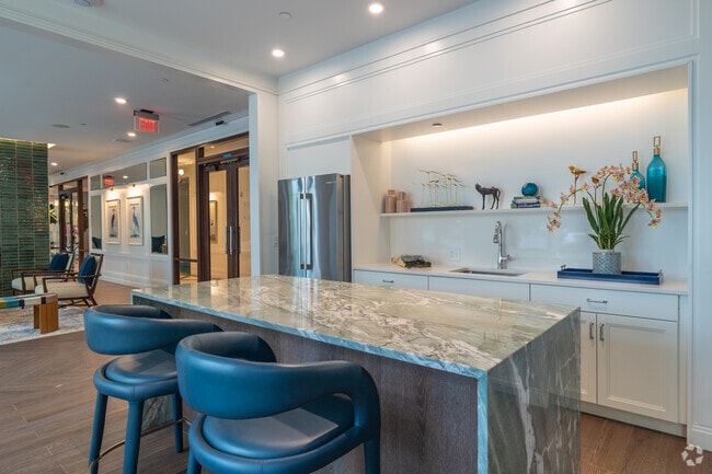 Salón del club - Fairchild Apartments