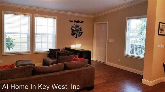 Building Photo - 3 br, 2 bath House - 400 Avenue B