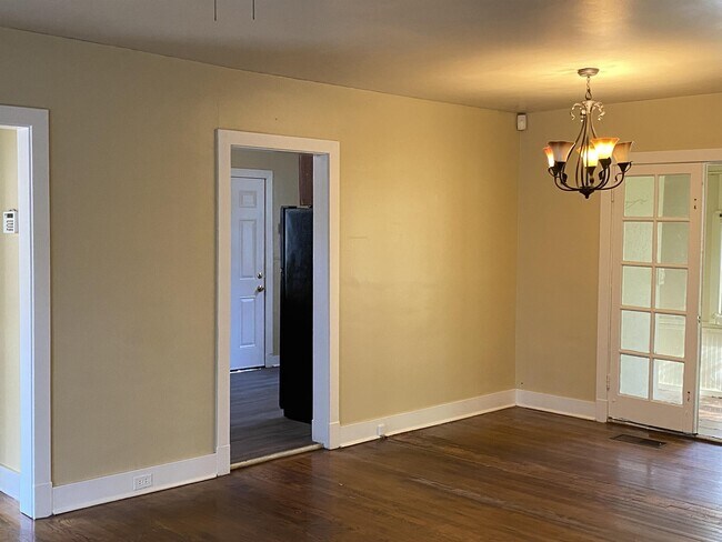 Foto del edificio - 4828 Maplewood Dr