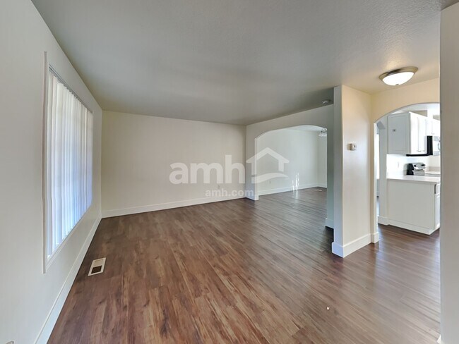 Building Photo - 2811 NE 148th Ave