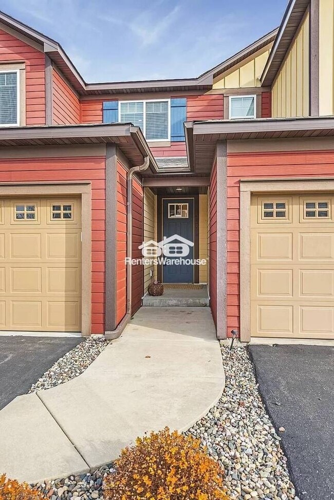 Building Photo - Executive Townhome in Stonemills Community...
