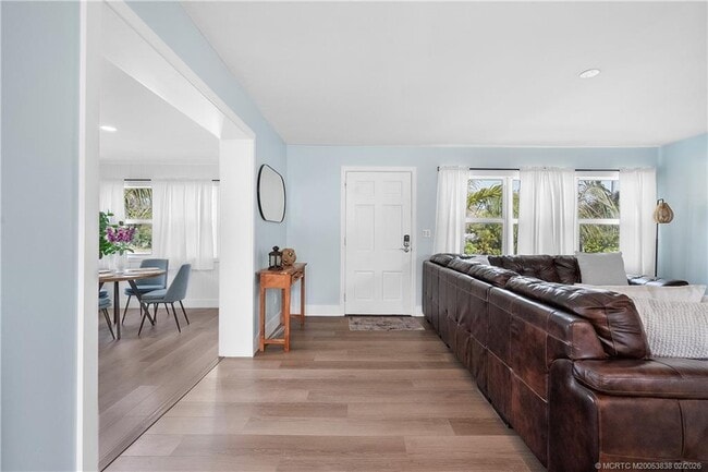 Building Photo - 901 E Madison Ave