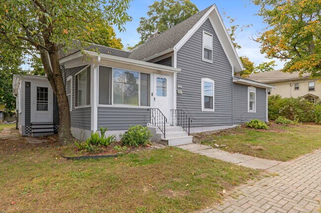 Building Photo - 302 Hazard Ave