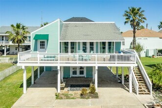 Building Photo - 13638 Pirates Beach Blvd