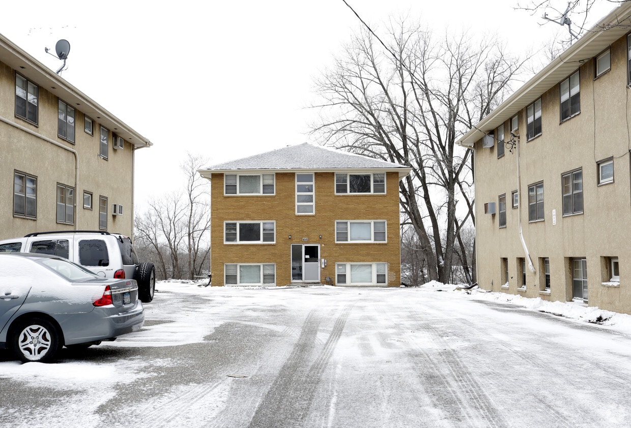 Building Photo - 4050-4100 4th St