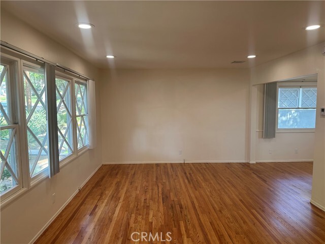 Building Photo - 1808 Oakwood Ave