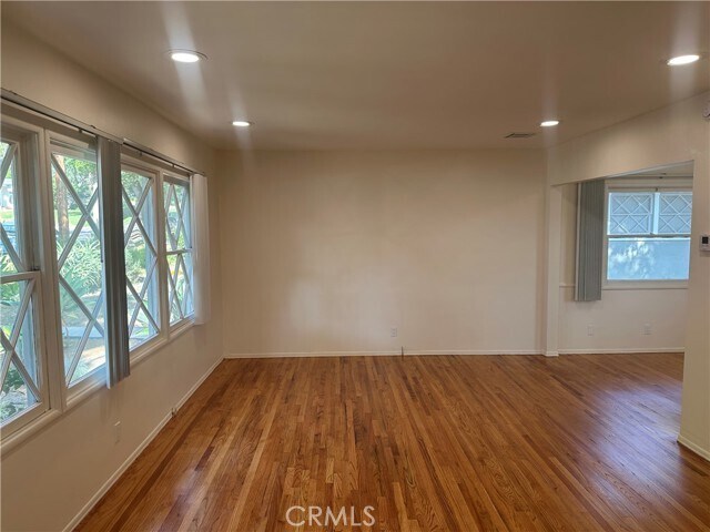 Foto del edificio - 1808 Oakwood Ave