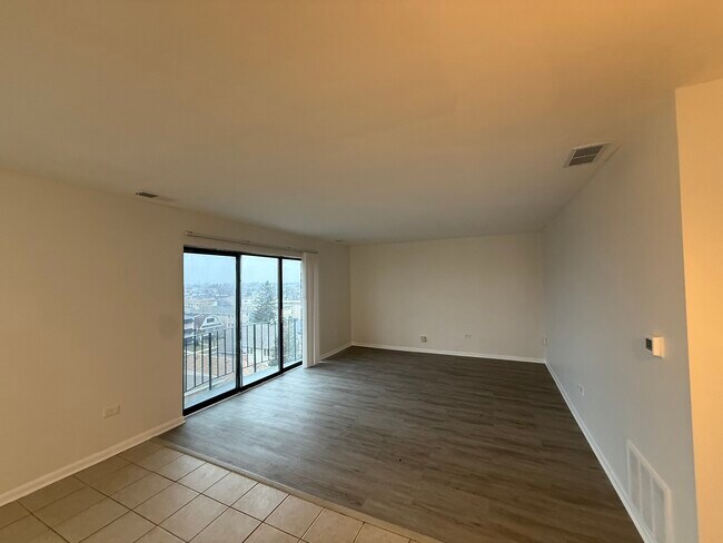 Foto del edificio - 2310 N Harlem Ave