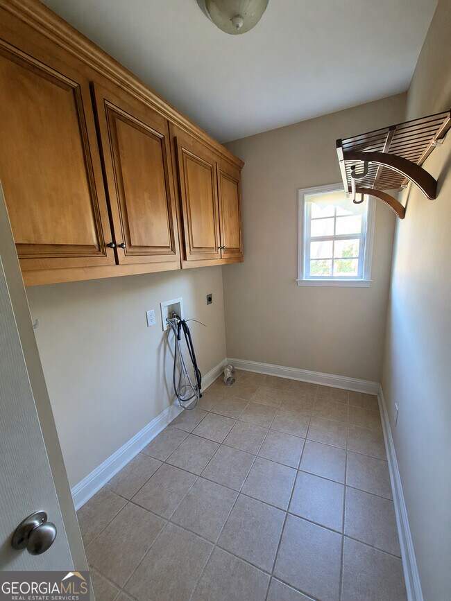 Building Photo - 325 Veranda Park Ln
