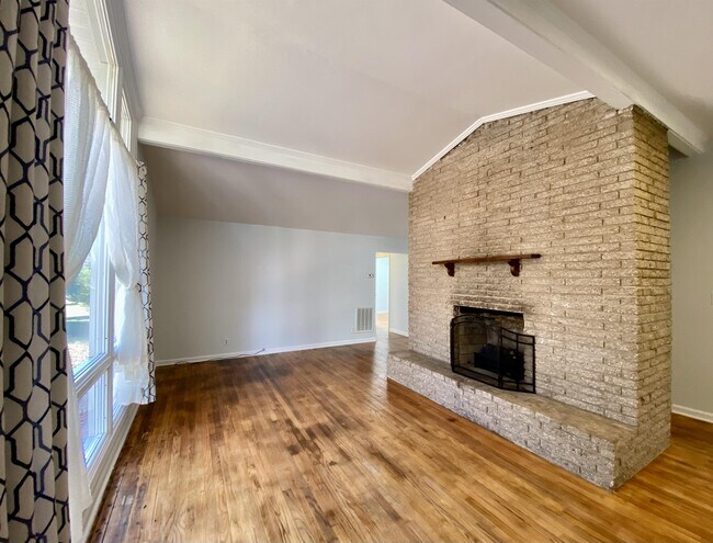 Building Photo - 5617 Laurel Crest Dr