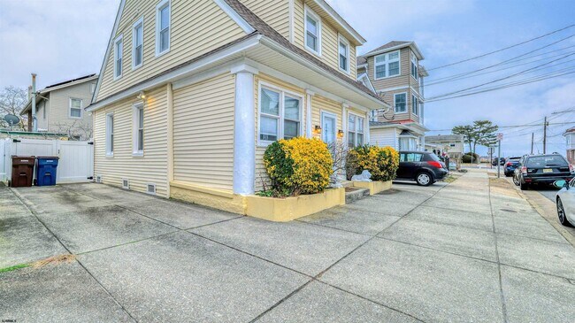 Foto del edificio - 120 N Newport Ave