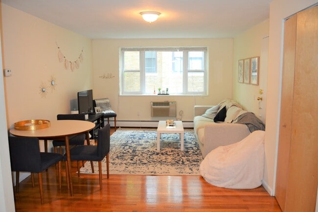 Building Photo - 110 Babcock St