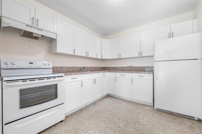 Building Photo - 2661 SW 11th St