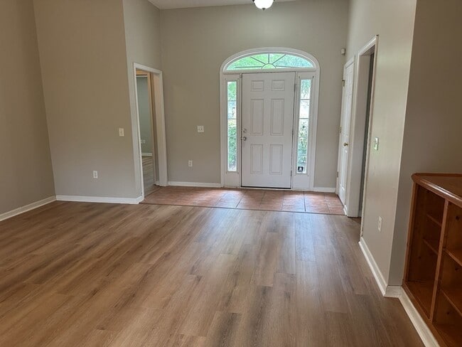 Building Photo - 355 Shady Oak Cir