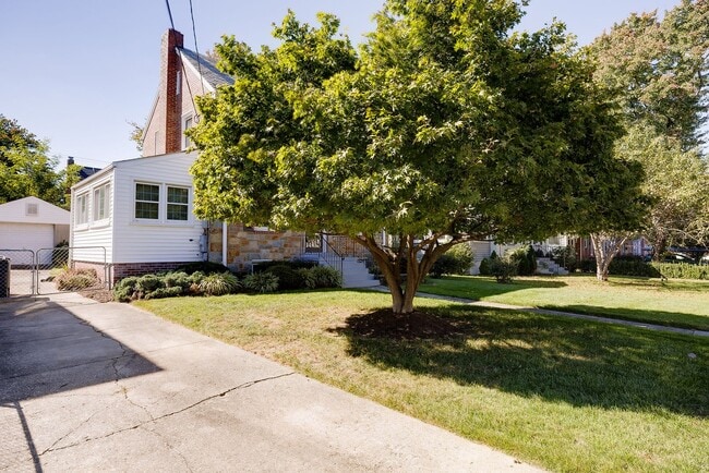 Foto del edificio - Charming 3BR/2BA Home in Prime Hyattsville...