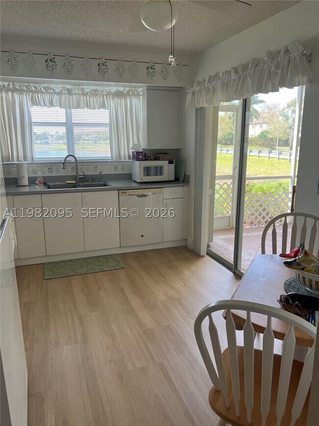 Building Photo - 2525 SE 19th St