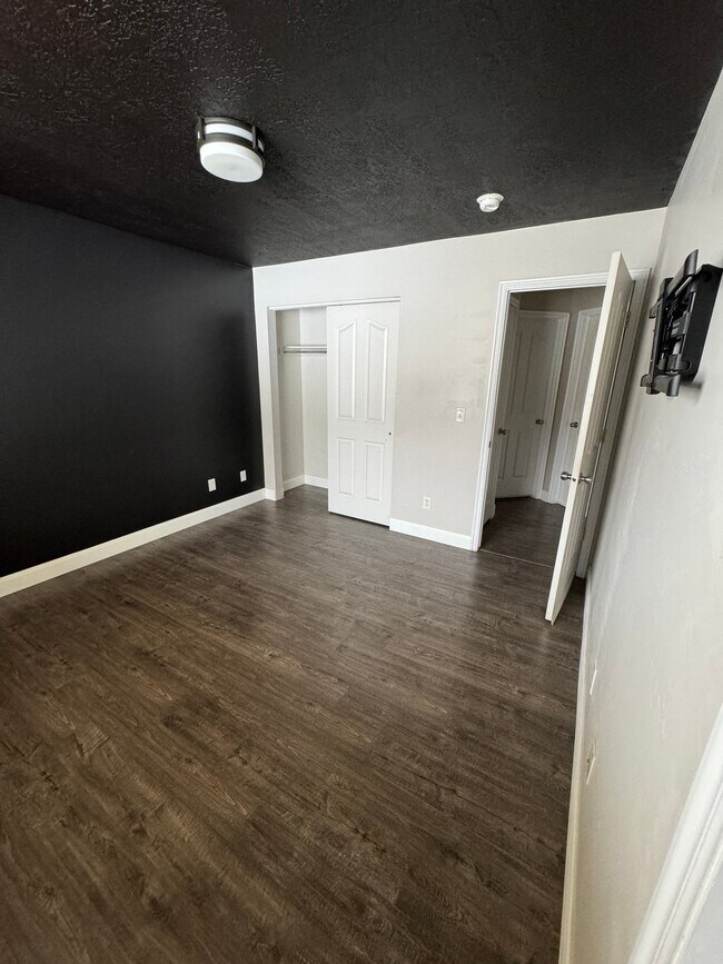 Foto del edificio - 2532 Hillside Village Ct