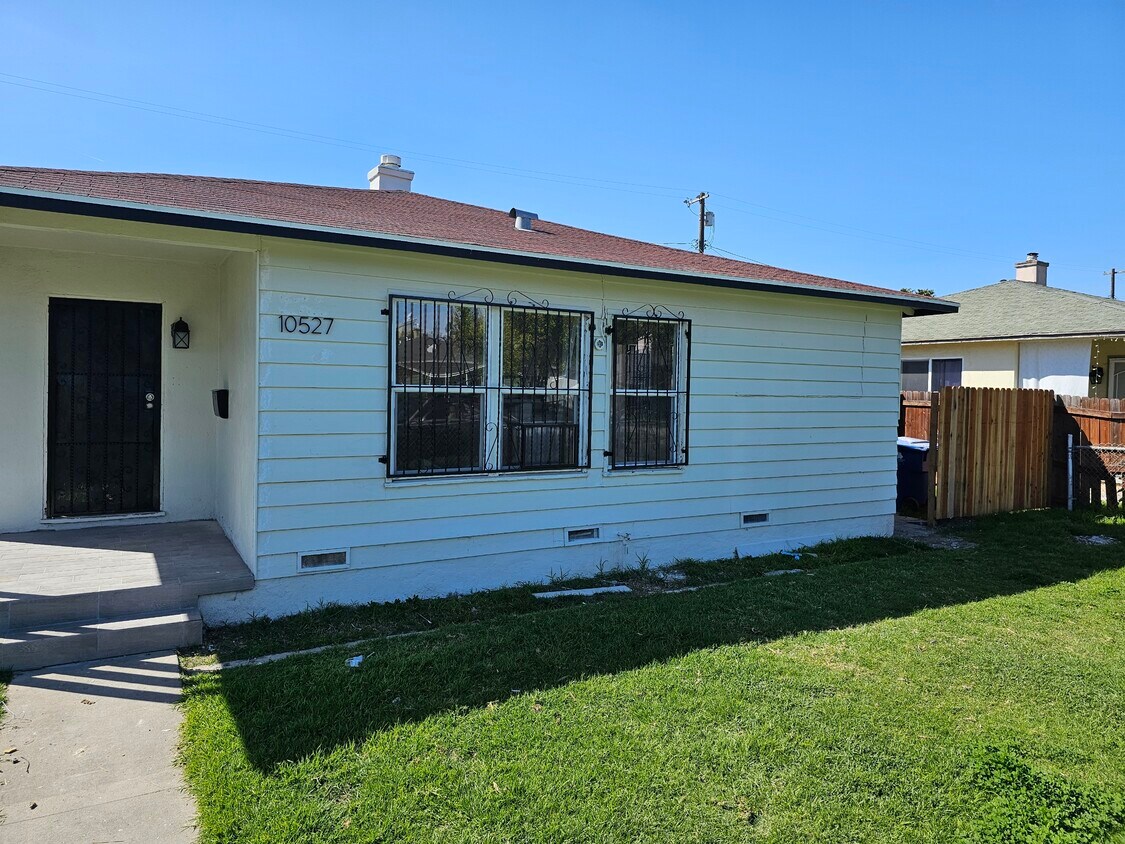 Foto principal - 10527 Pace Ave