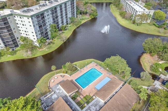 Building Photo - 2108 S Cypress Bend Dr