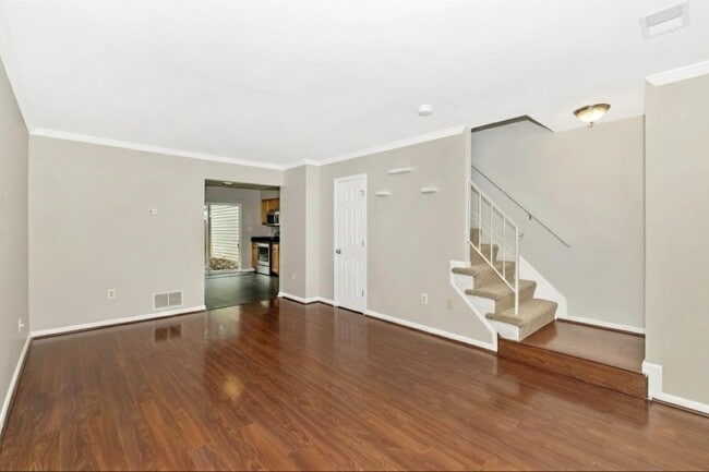 Foto del edificio - 584 Cotswold Ct