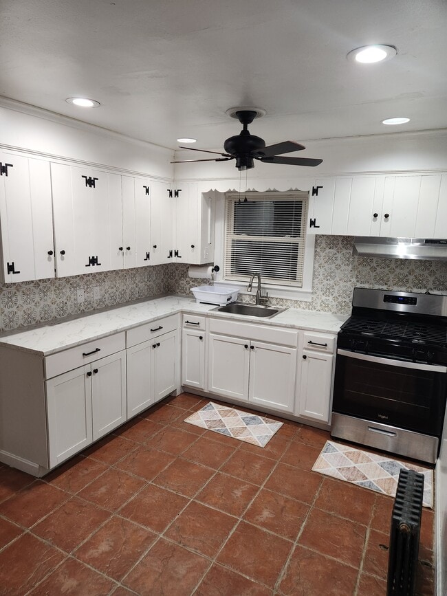 Kitchen - 20 South Ln