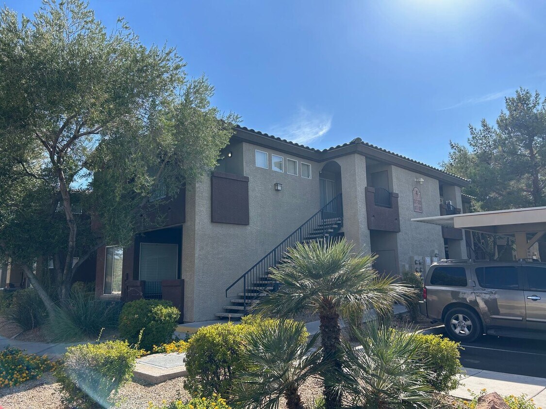 Primary Photo - 2 BEDROOM / 2 FULL BATHROOMS LOCATES ON JO...