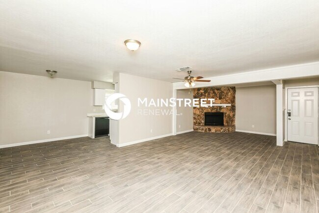 Foto del edificio - 3 Bedroom Pet-Friendly Home in BURLESON, T...